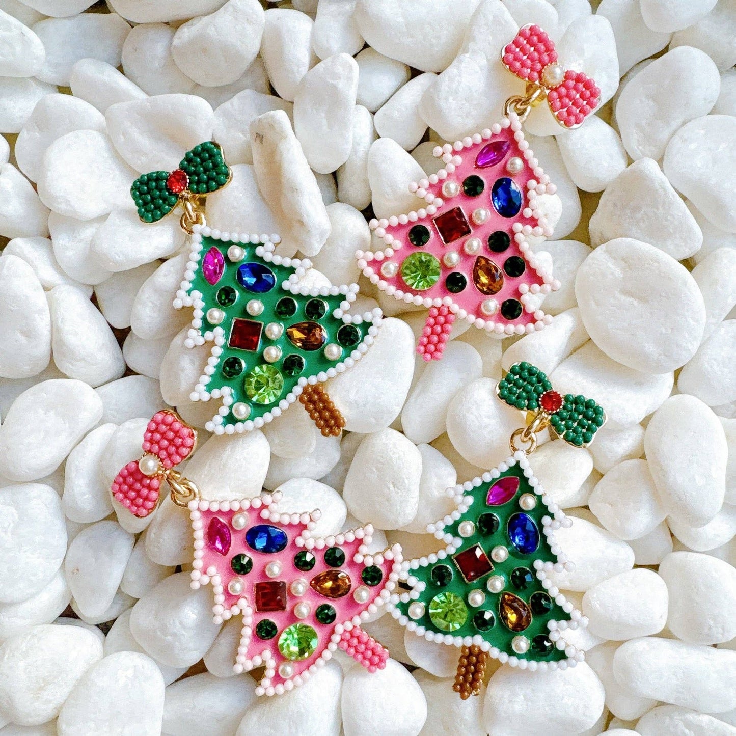 Dress Up Your Tree Dangle Earrings: Green