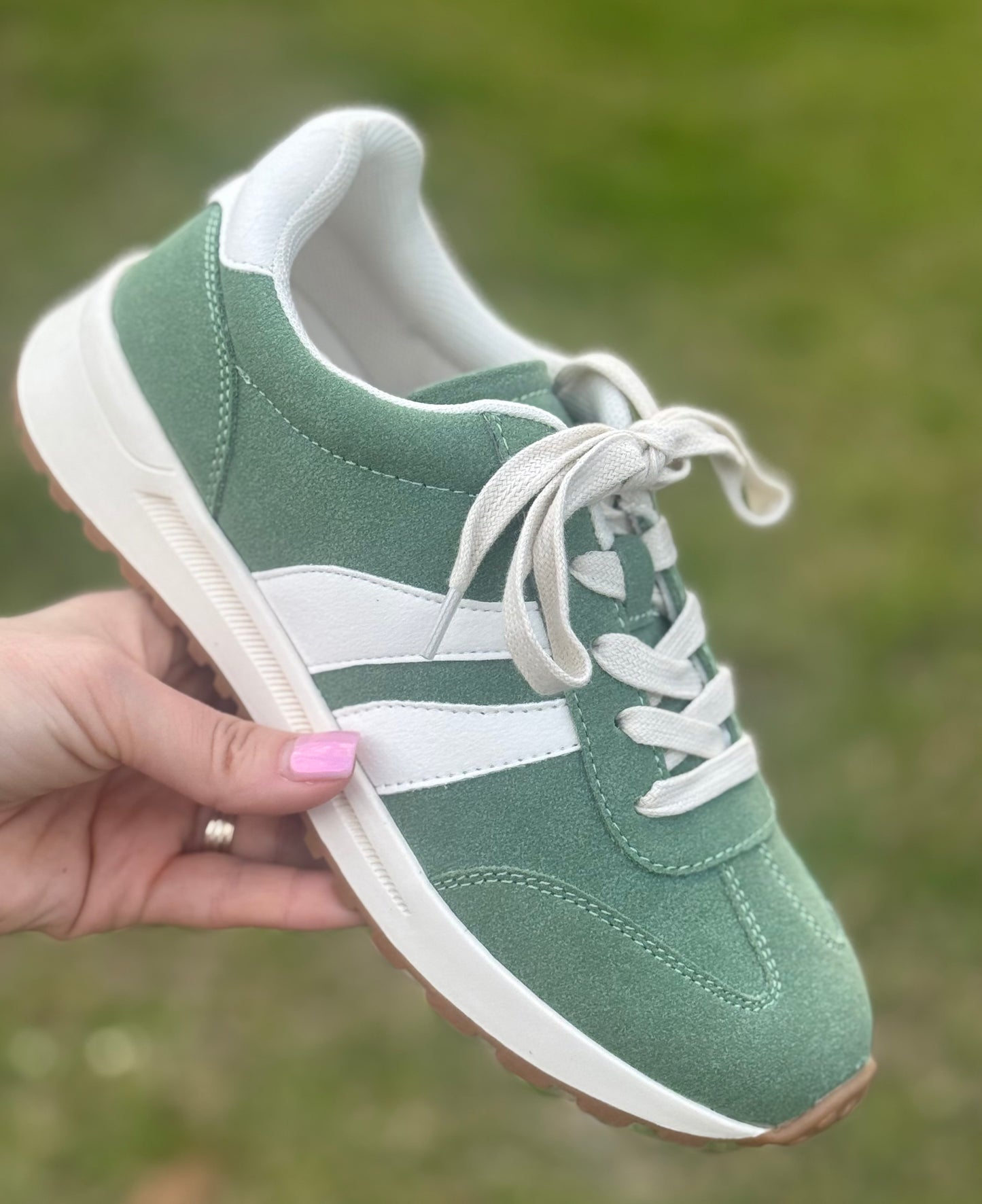Emerie Green Sneaker